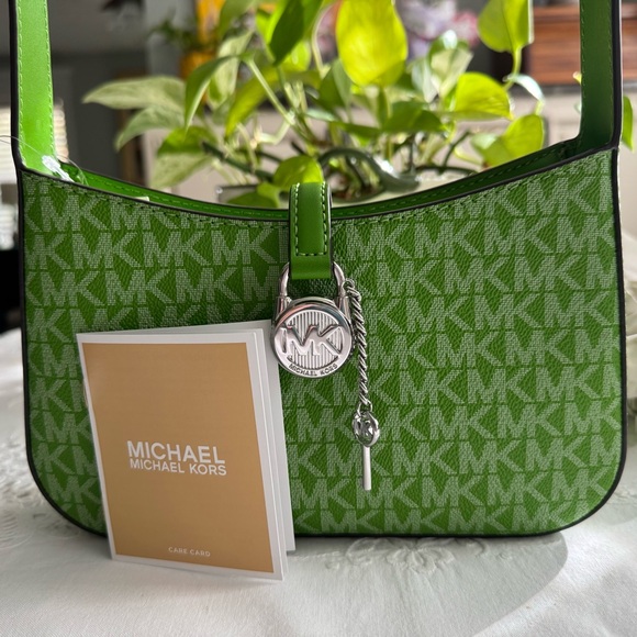 MK Monogram Shoulder Bag NWT  jungle green magnetic closure MK key charm - Picture 9 of 10